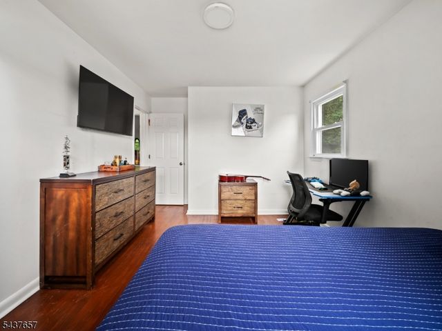 17 Ravine Ct, Clifton City, NJ 07013