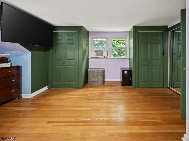17 Ravine Ct, Clifton City, NJ 07013
