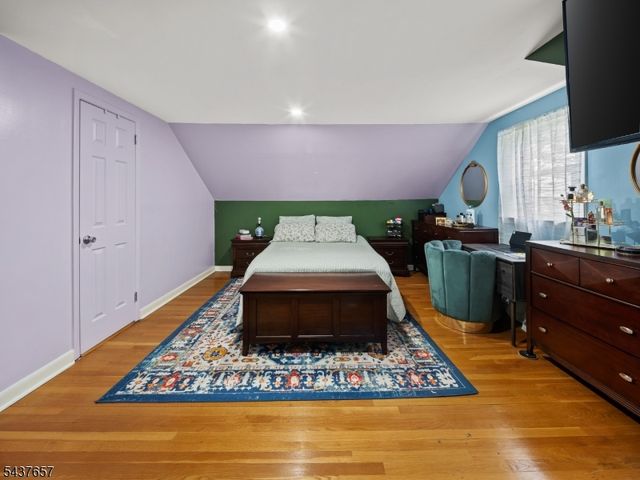 17 Ravine Ct, Clifton City, NJ 07013
