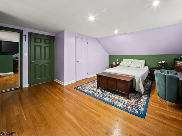 17 Ravine Ct, Clifton City, NJ 07013