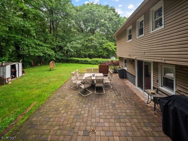 17 Ravine Ct, Clifton City, NJ 07013