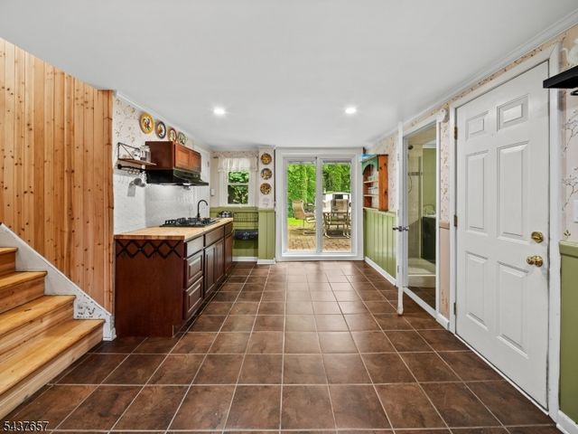 17 Ravine Ct, Clifton City, NJ 07013