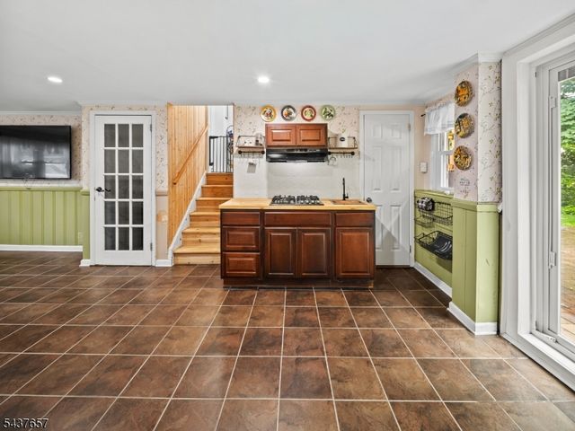 17 Ravine Ct, Clifton City, NJ 07013