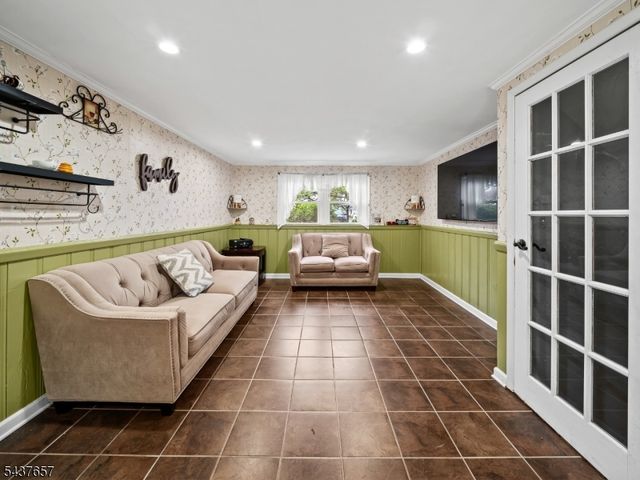17 Ravine Ct, Clifton City, NJ 07013