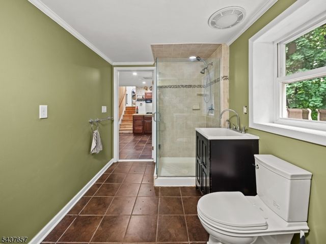 17 Ravine Ct, Clifton City, NJ 07013