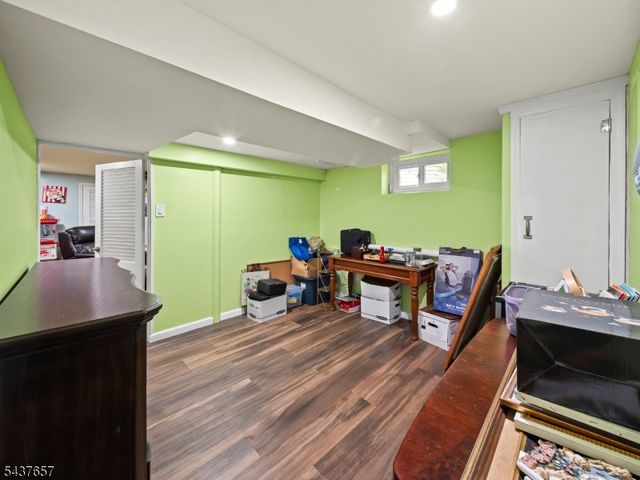 17 Ravine Ct, Clifton City, NJ 07013