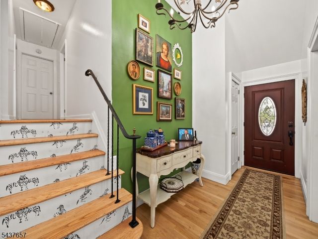 17 Ravine Ct, Clifton City, NJ 07013