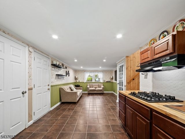17 Ravine Ct, Clifton City, NJ 07013