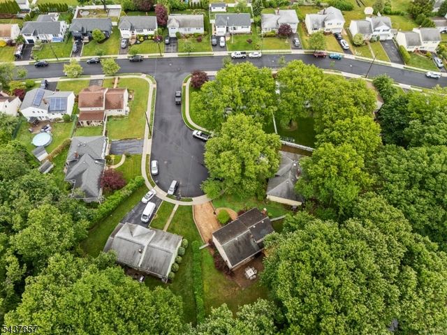 17 Ravine Ct, Clifton City, NJ 07013