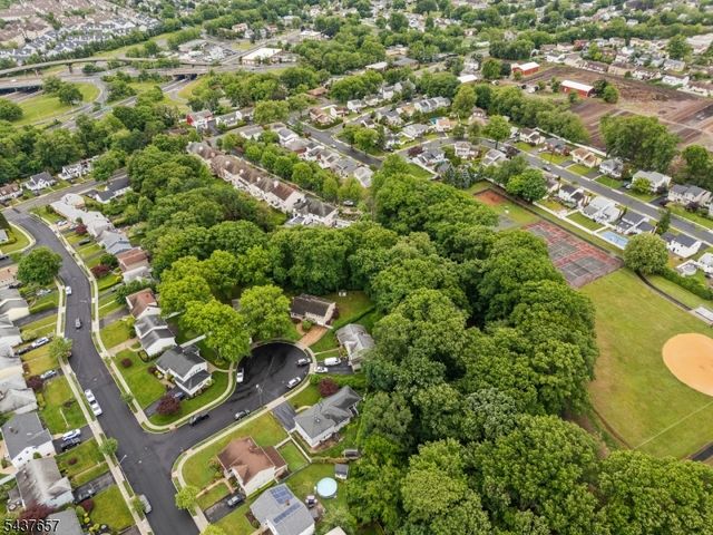 17 Ravine Ct, Clifton City, NJ 07013