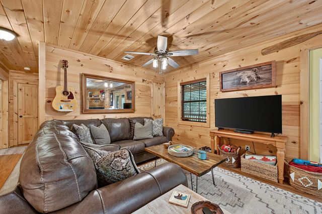241 Mystic Lane, Blue Ridge, IA 50513