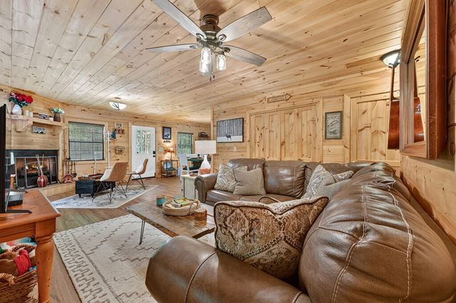 241 Mystic Lane, Blue Ridge, IA 50513