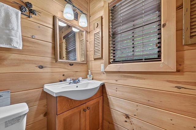 241 Mystic Lane, Blue Ridge, IA 50513