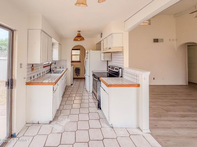 2030 Embassy Drive, Las Cruces, NM 88005