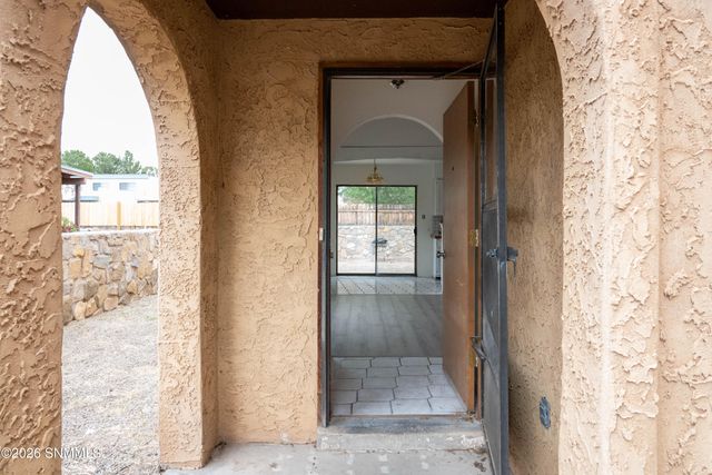 2030 Embassy Drive, Las Cruces, NM 88005