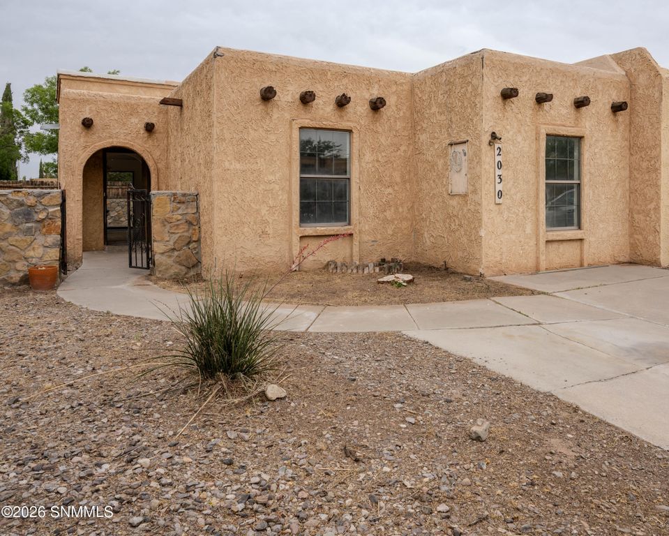 2030 Embassy Drive, Las Cruces, NM 88005