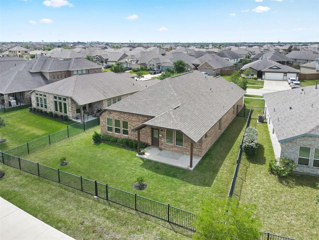 2733 Arbor Edge Crossing, Texas City, TX 77568