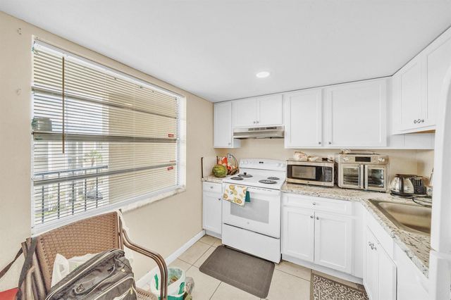 3001 NW 48th Avenue 439, Lauderdale Lakes, FL 33313
