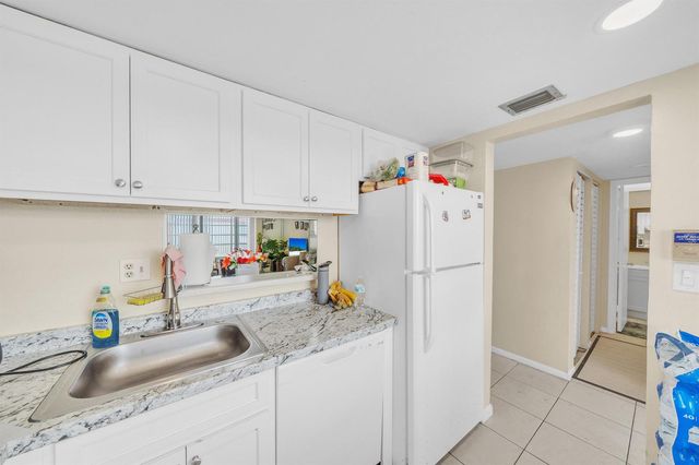 3001 NW 48th Avenue 439, Lauderdale Lakes, FL 33313