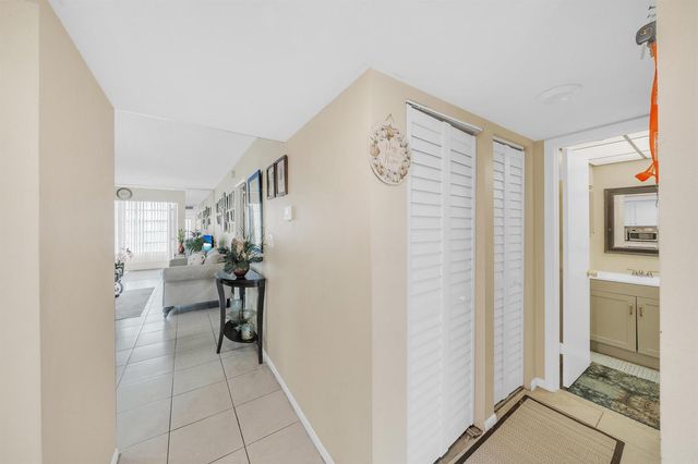3001 NW 48th Avenue 439, Lauderdale Lakes, FL 33313