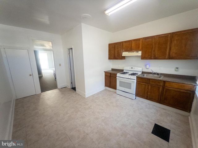 2122 W LEXINGTON ST W, Baltimore, MD 21223