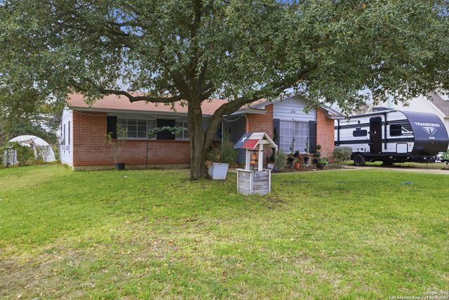 846 Horseshoe Trail, Universal City, TX 78148