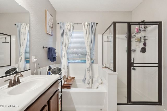 859 W HARVEST Road, San Tan Valley, AZ 85140