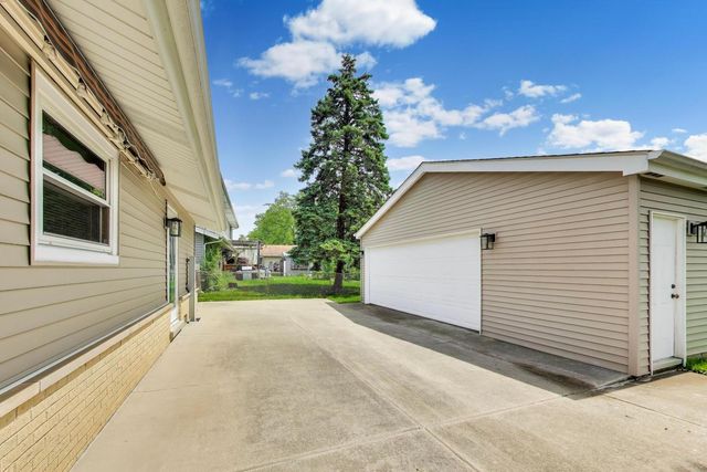 241 Brookhaven Drive, Elk Grove Village, IL 60007