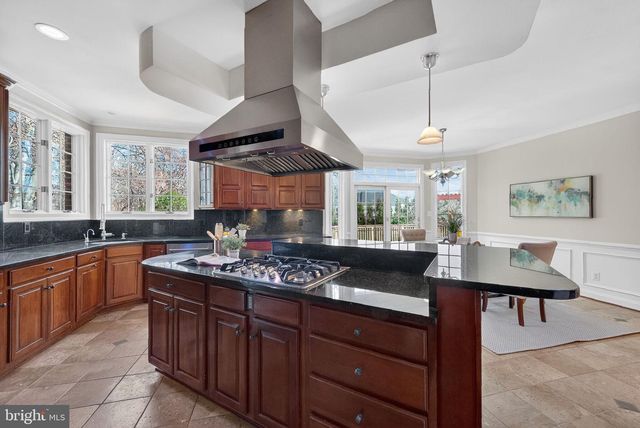 9012-A OLD DOMINION DR, Mclean, VA 22102