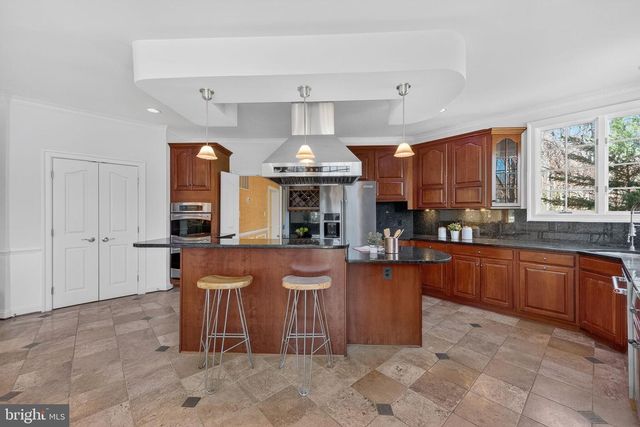 9012-A OLD DOMINION DR, Mclean, VA 22102