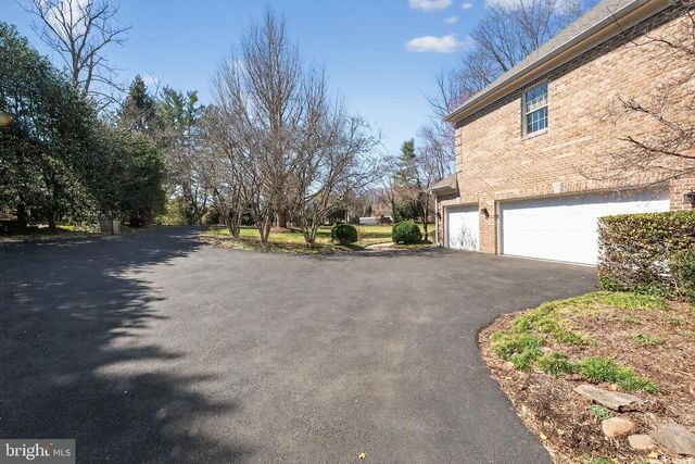 9012-A OLD DOMINION DR, Mclean, VA 22102