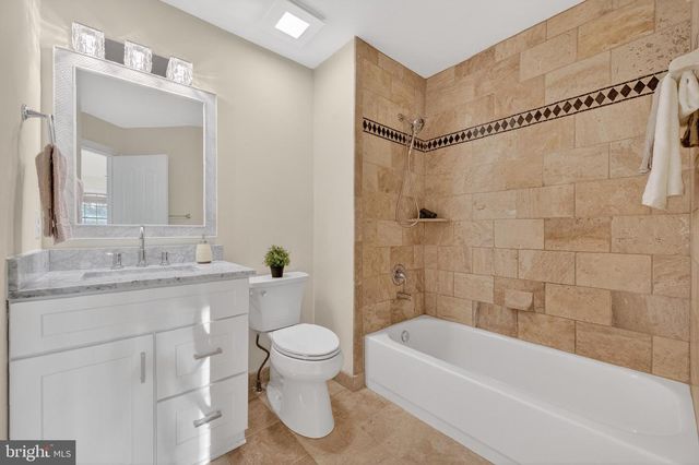 9012-A OLD DOMINION DR, Mclean, VA 22102