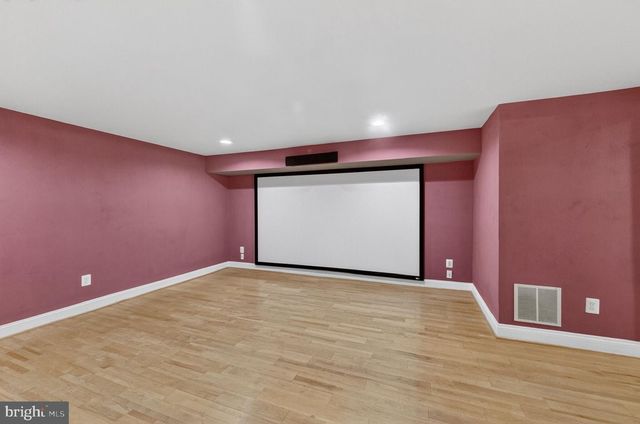 9012-A OLD DOMINION DR, Mclean, VA 22102