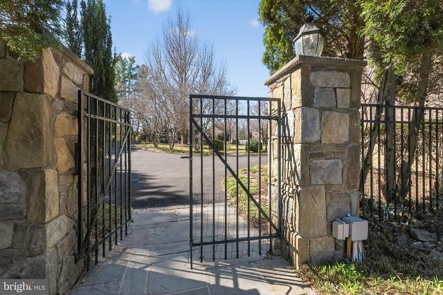 9012-A OLD DOMINION DR, Mclean, VA 22102