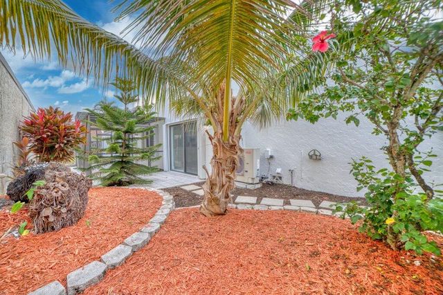 905 NW 22nd Avenue, Delray Beach, FL 33445