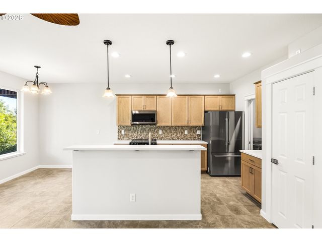 21847 Ne HEARTWOOD Cir, Fairview, OR 97024