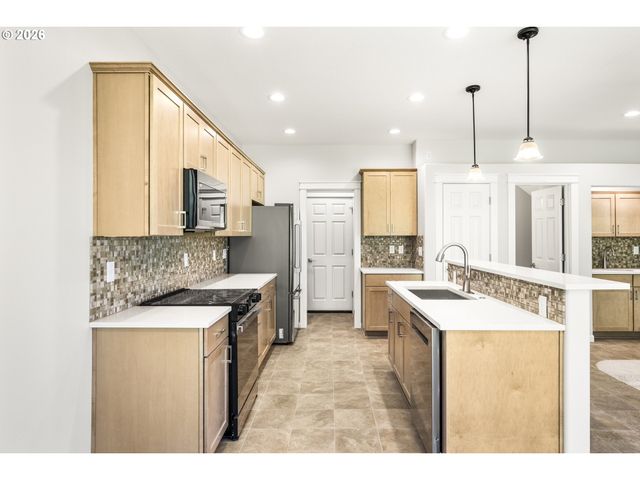 21847 Ne HEARTWOOD Cir, Fairview, OR 97024