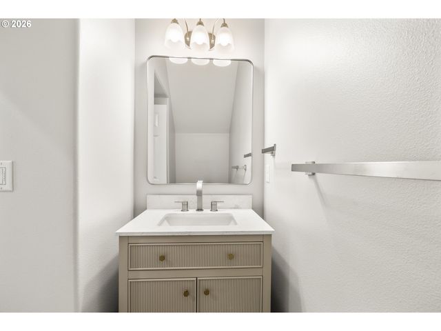21847 Ne HEARTWOOD Cir, Fairview, OR 97024