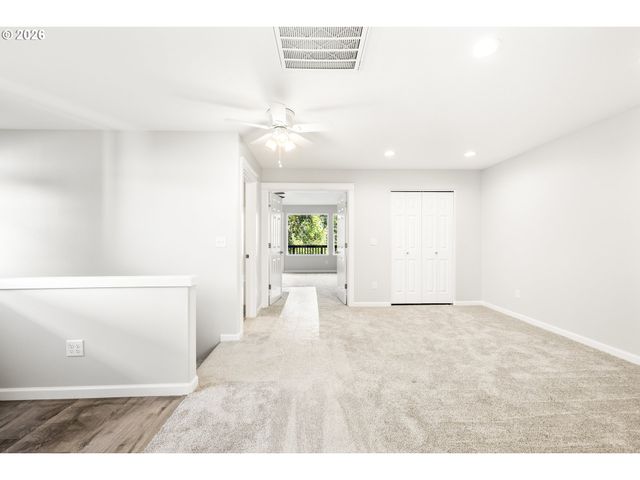 21847 Ne HEARTWOOD Cir, Fairview, OR 97024
