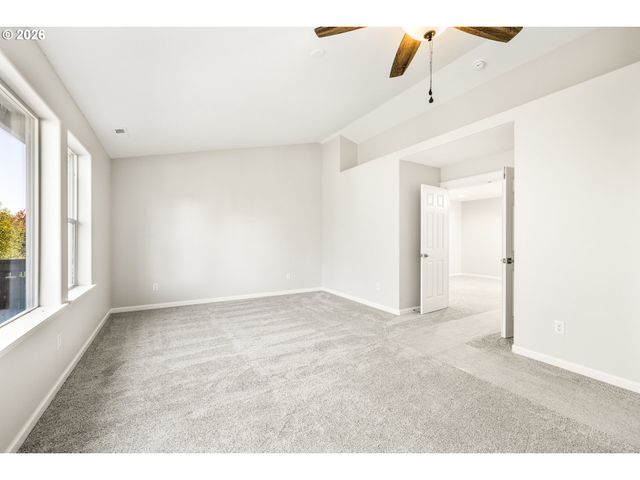 21847 Ne HEARTWOOD Cir, Fairview, OR 97024
