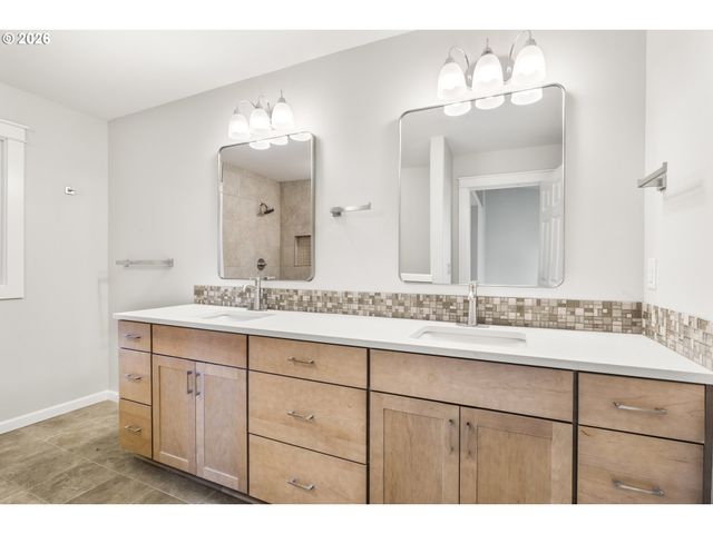 21847 Ne HEARTWOOD Cir, Fairview, OR 97024