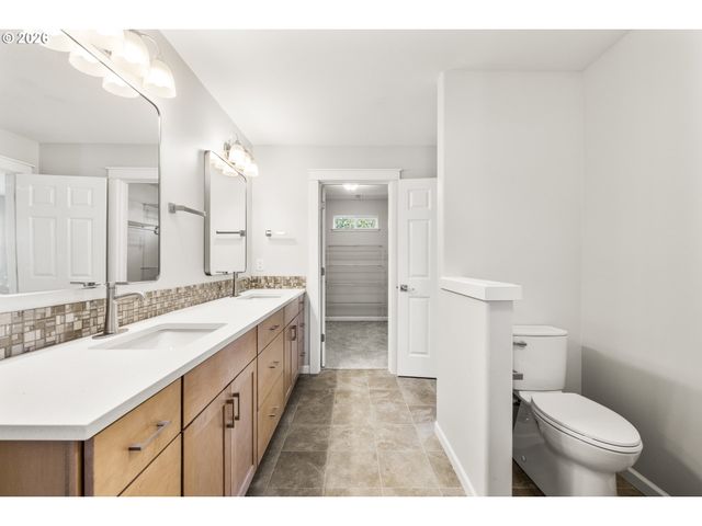 21847 Ne HEARTWOOD Cir, Fairview, OR 97024