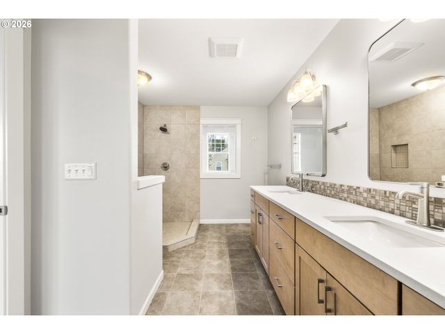 21847 Ne HEARTWOOD Cir, Fairview, OR 97024