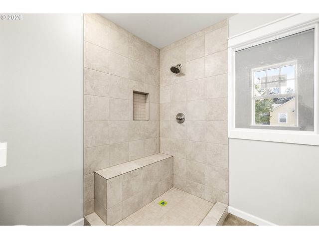 21847 Ne HEARTWOOD Cir, Fairview, OR 97024