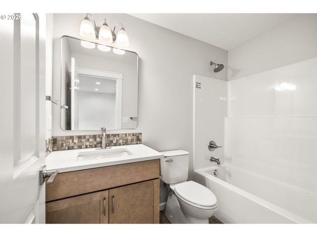 21847 Ne HEARTWOOD Cir, Fairview, OR 97024