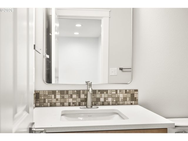 21847 Ne HEARTWOOD Cir, Fairview, OR 97024