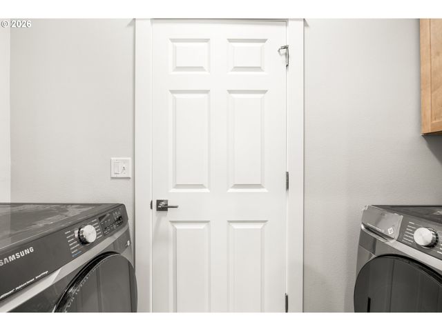 21847 Ne HEARTWOOD Cir, Fairview, OR 97024