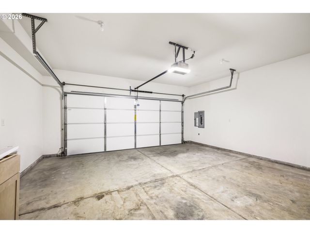 21847 Ne HEARTWOOD Cir, Fairview, OR 97024