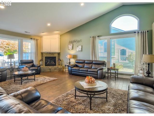 21847 Ne HEARTWOOD Cir, Fairview, OR 97024