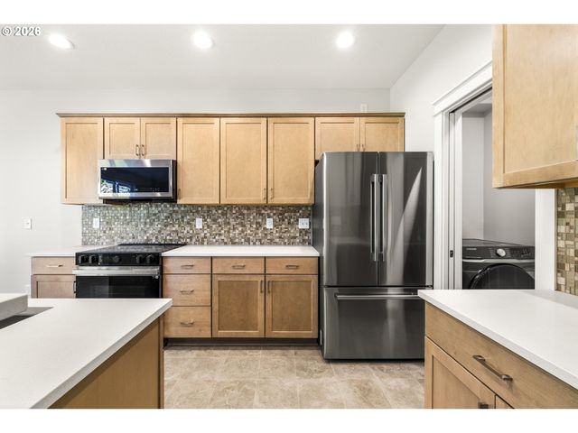 21847 Ne HEARTWOOD Cir, Fairview, OR 97024